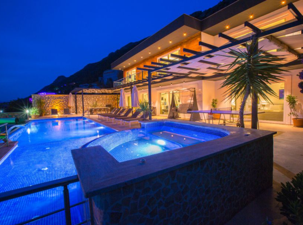 Villa Tatili ile Evinizdeki Rahatlığı Tatilinize Taşıyın